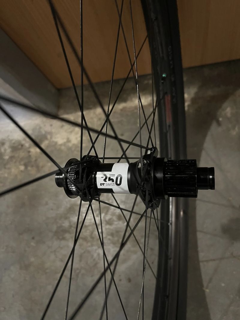 Karbonové záplety boost DT Swiss 350