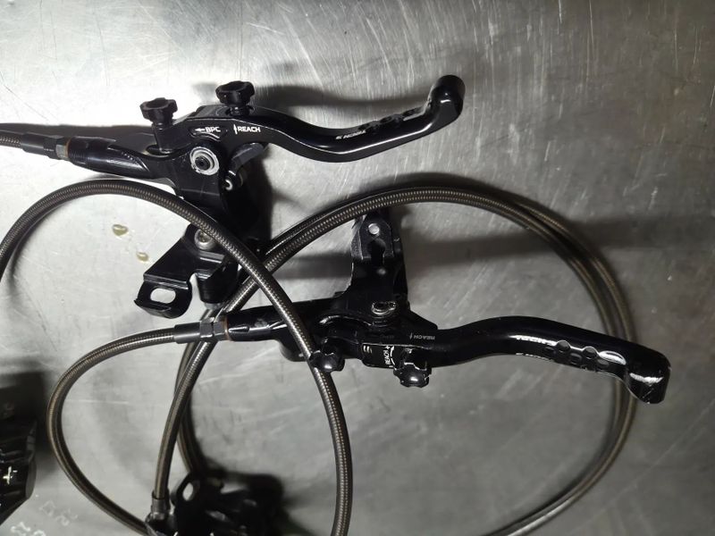 Prodám páky Hope Tech 3 + třmeny new V4 + hadice Goodridge carbon
