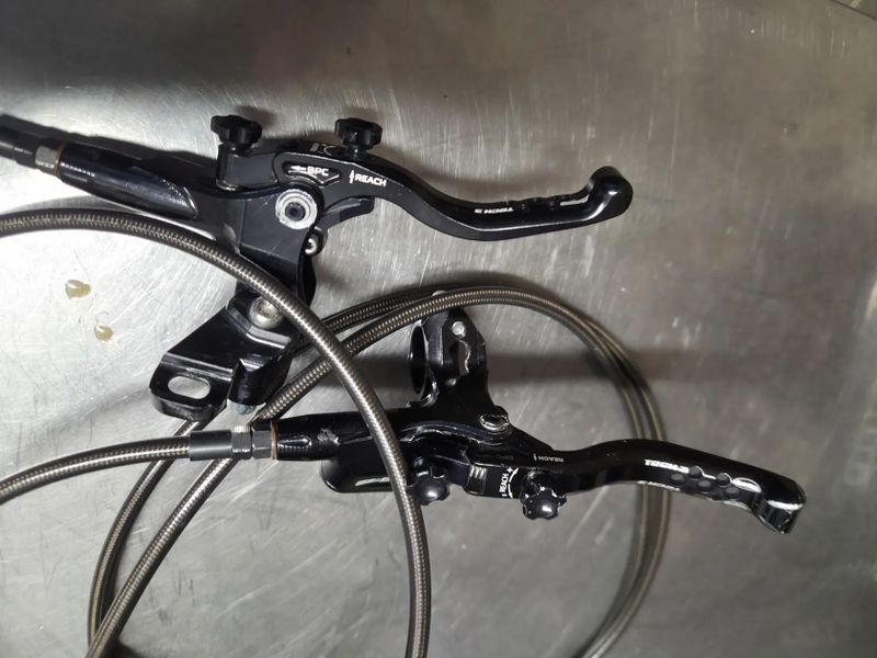 Prodám páky Hope Tech 3 + třmeny new V4 + hadice Goodridge carbon