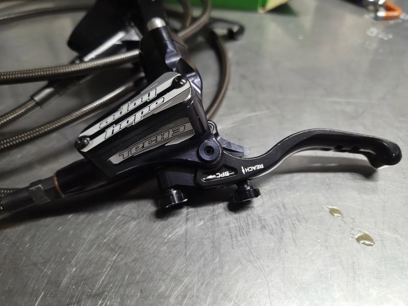 Prodám páky Hope Tech 3 + třmeny new V4 + hadice Goodridge carbon