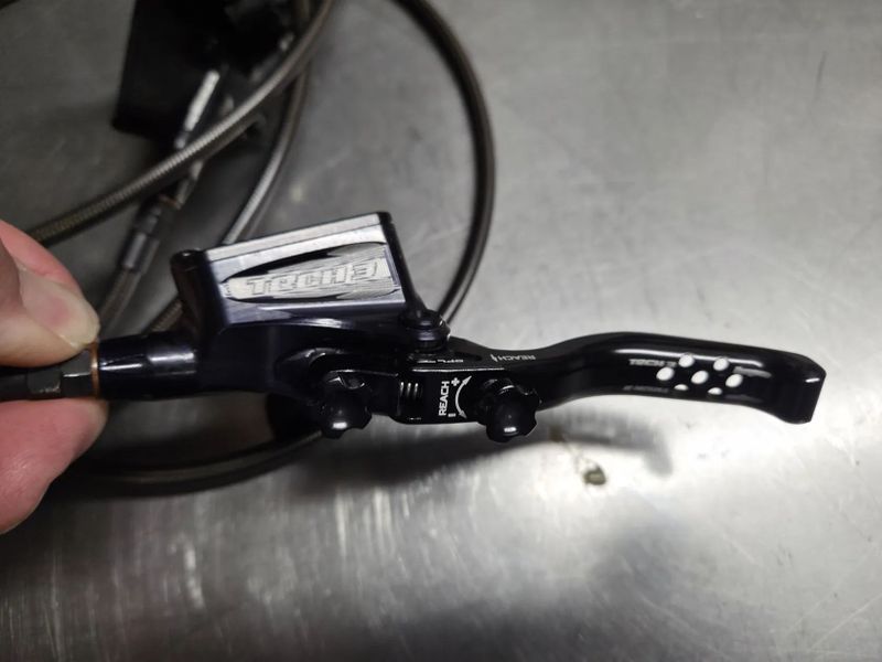 Prodám páky Hope Tech 3 + třmeny new V4 + hadice Goodridge carbon