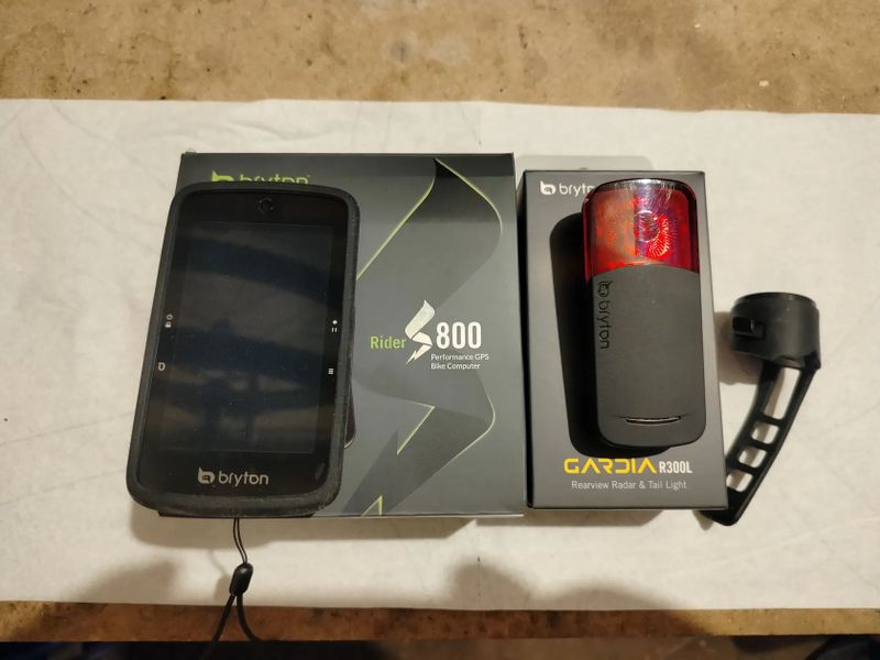 Bryton Rider S800 + radar Gardia R300L