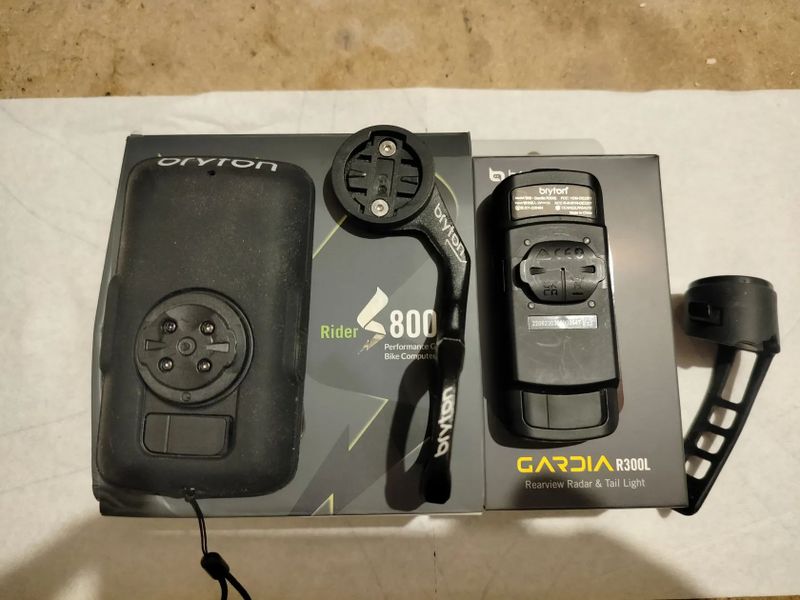 Bryton Rider S800 + radar Gardia R300L