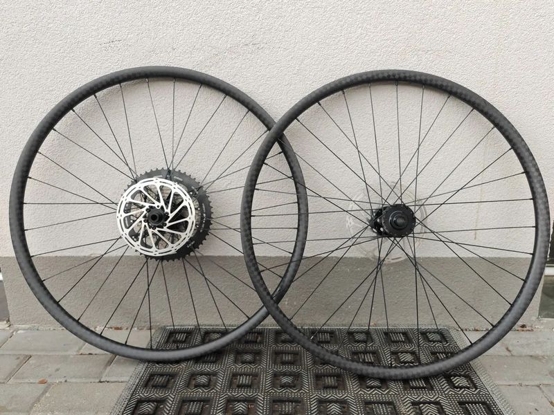 Zapletená kola MTB 29" Carbon 12K Boost kompletní - NOVÁ