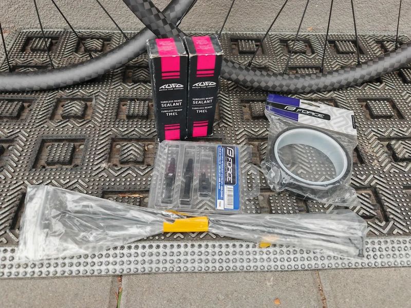 Zapletená kola MTB 29" Carbon 12K Boost kompletní - NOVÁ