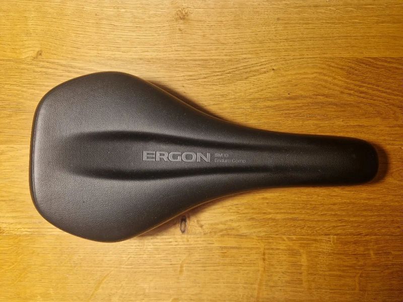 Sedlo ERGON SM 10 Enduro Comp S/M 135 mm
