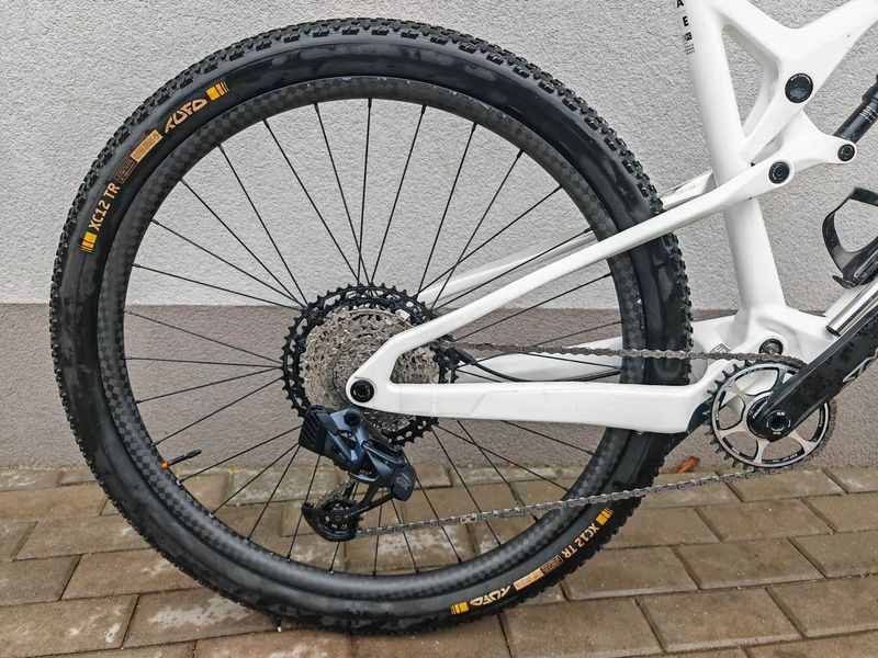 Rockrider XC Race 900S Carbon se sadou GX AXS (Elektro) + Lehoučké Carbon záplety 