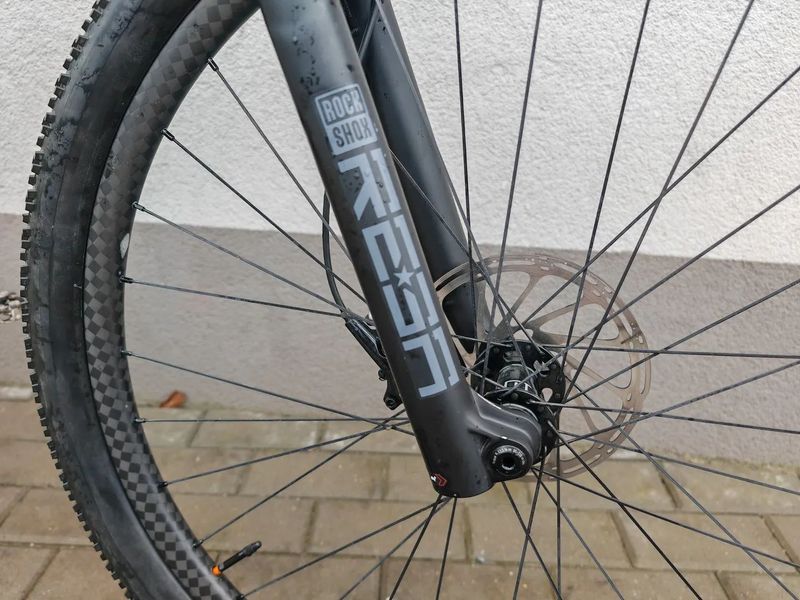 Rockrider XC Race 900S Carbon se sadou GX AXS (Elektro) + Lehoučké Carbon záplety 