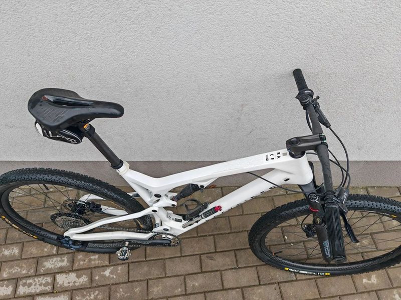 Rockrider XC Race 900S Carbon se sadou GX AXS (Elektro) + Lehoučké Carbon záplety 