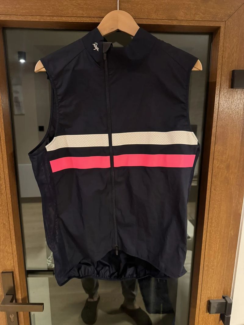 Pánská cyklistická vesta Rapha Brevet Gilet with Pockets - dark navy/high-vis pink