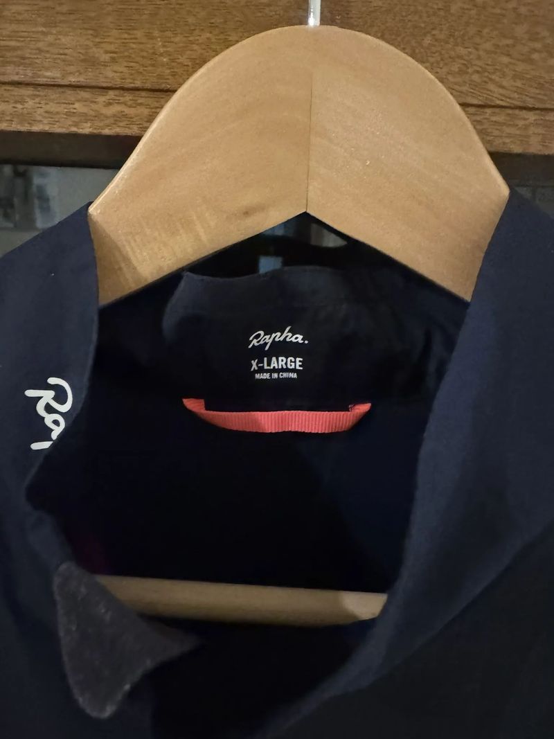 Pánská cyklistická vesta Rapha Brevet Gilet with Pockets - dark navy/high-vis pink