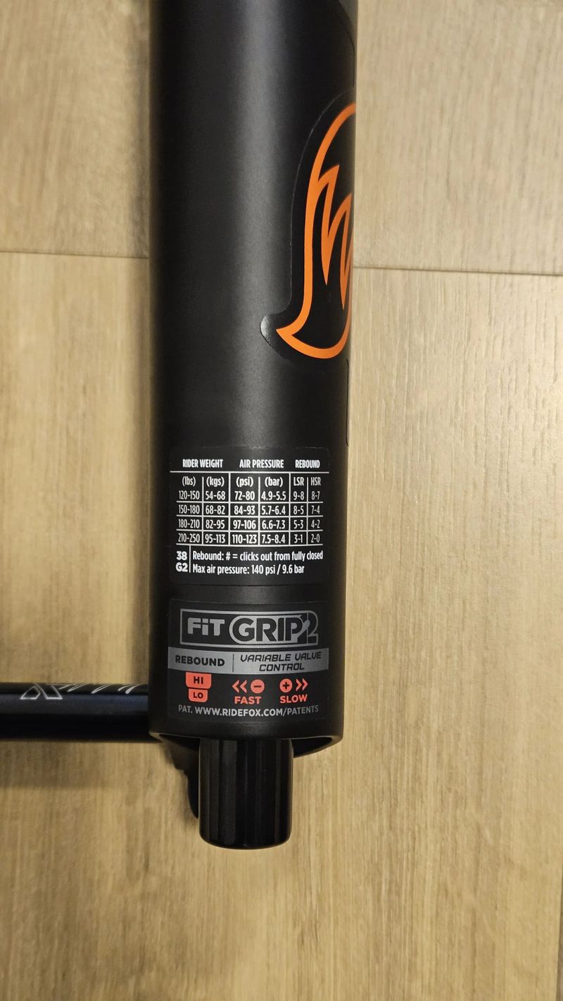 Fox 38 FACTORY Grip2 58HT