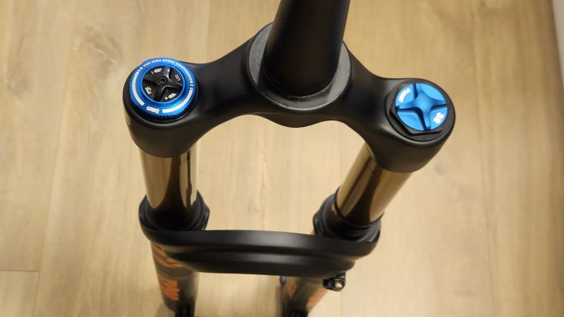 Fox 38 FACTORY Grip2 58HT