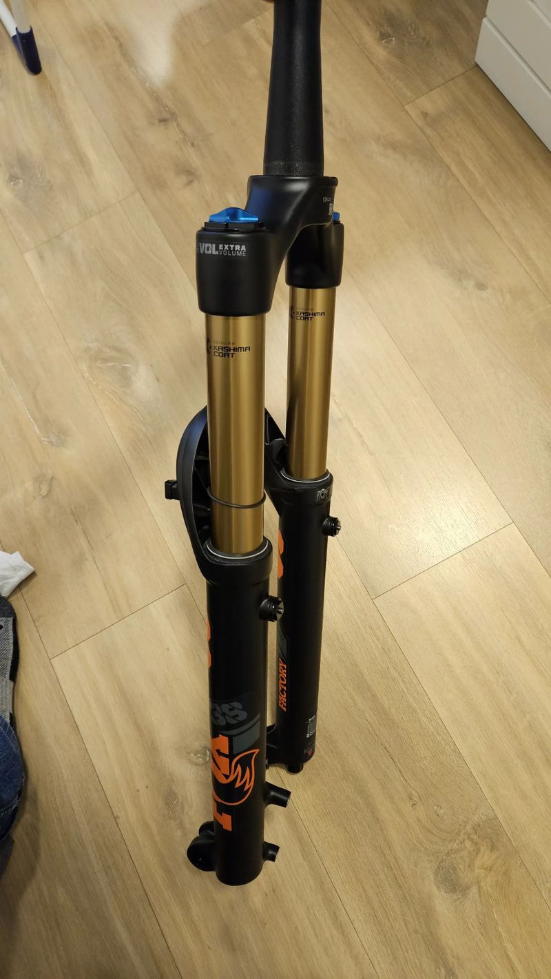 Fox 38 FACTORY Grip2 58HT