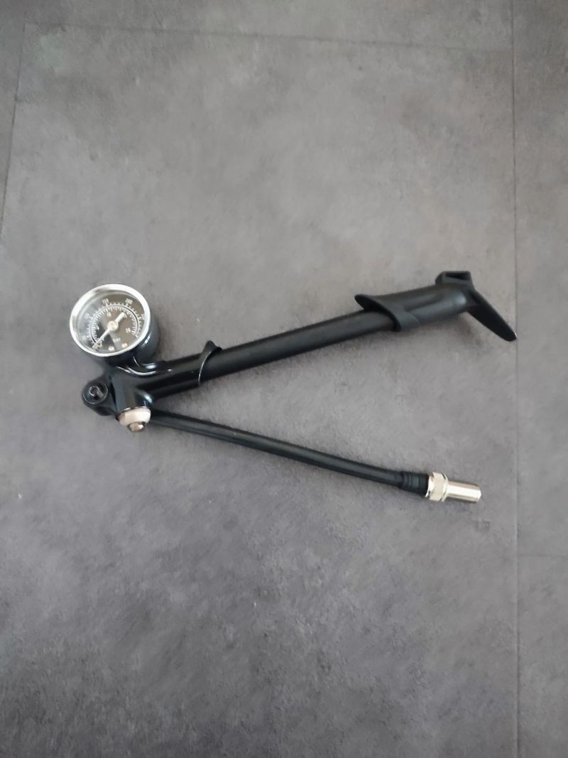 Pumpa na tlmice/vidlice + packeta Zdarma