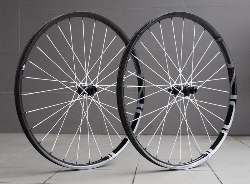 AKCE! karbonové výplety 29" DUKE Lucky Jack SLS5 31-245/285 / Baron HF / Berd (1.055 g) XD nebo MS