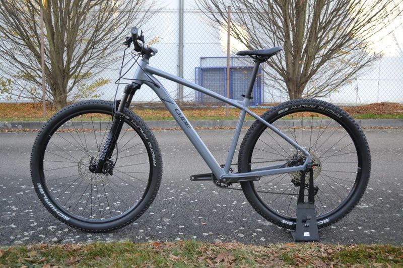 Cube Reaction Pro smoke´n´black (L) Stav nového kola