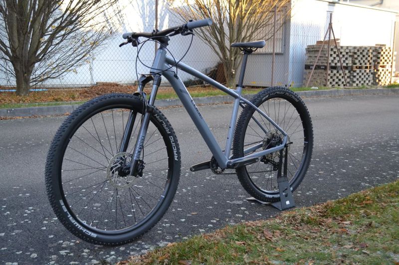 Cube Reaction Pro smoke´n´black (L) Stav nového kola