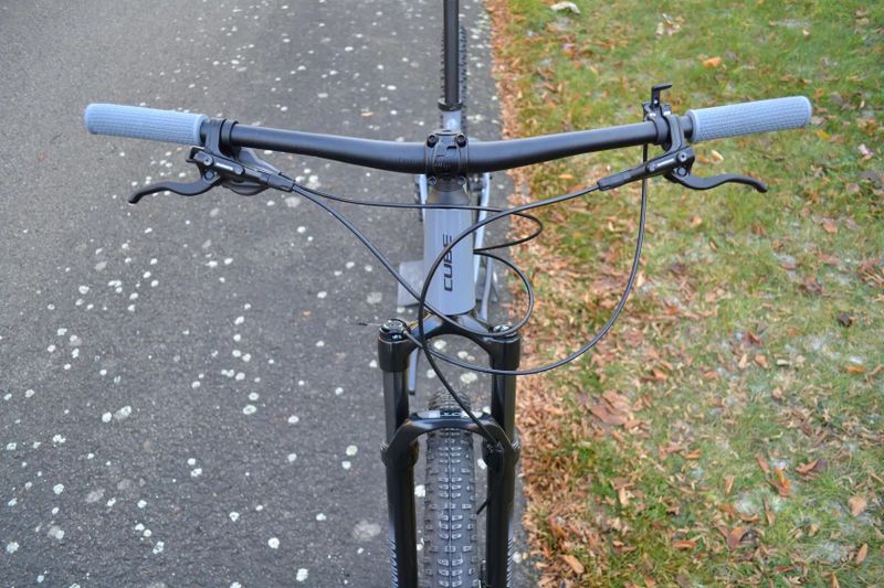 Cube Reaction Pro smoke´n´black (L) Stav nového kola