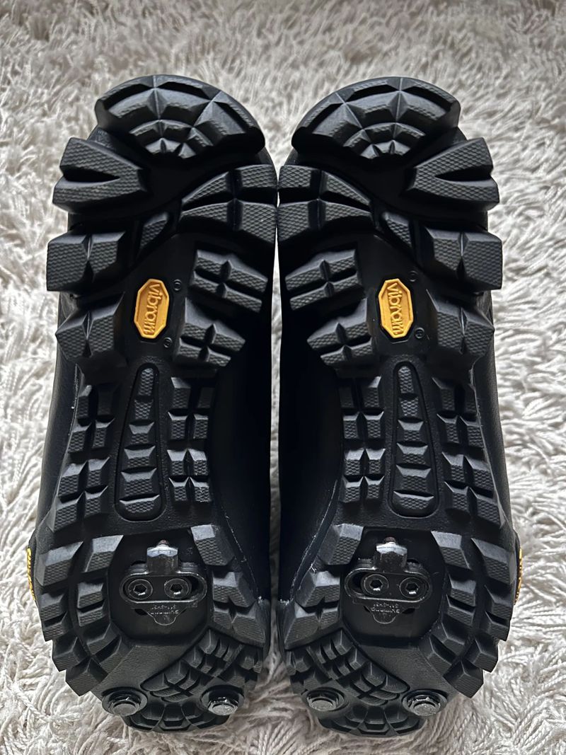 Lake MXZ304 wide 44 zimní tretry