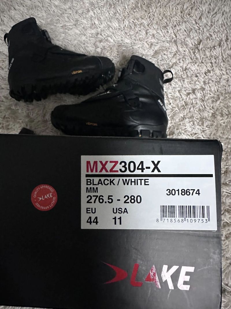 Lake MXZ304 wide 44 zimní tretry