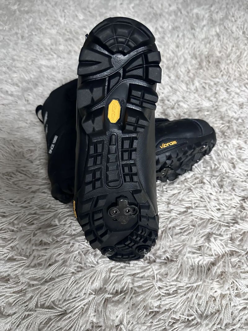 Lake MXZ304 wide 44 zimní tretry