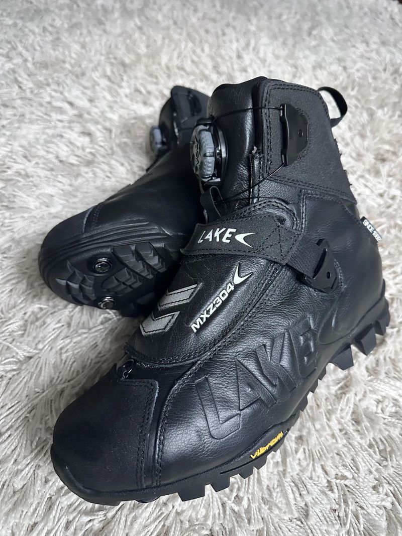 Lake MXZ304 wide 44 zimní tretry