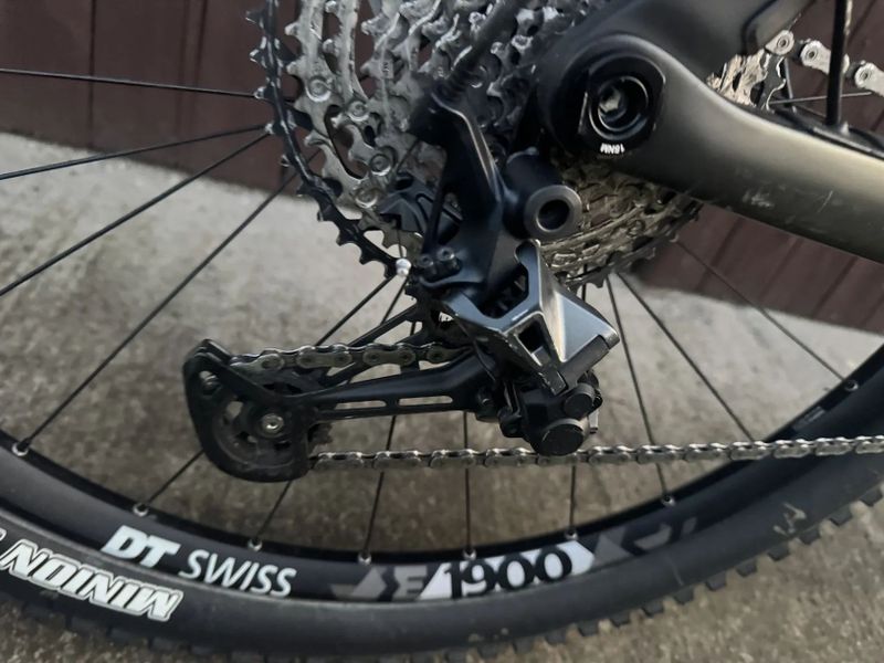 Celoodpruzene karbonove horske kolo