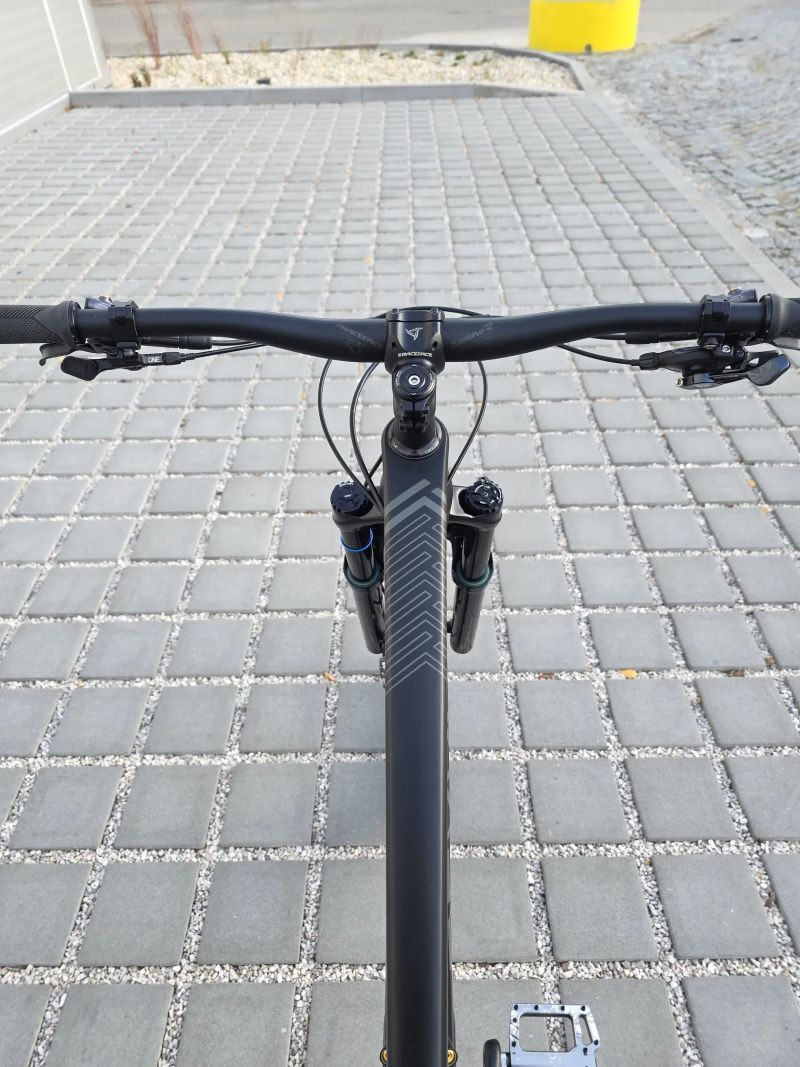 Horské kolo Deviate Highlander 140 carbon 29″ velikost L