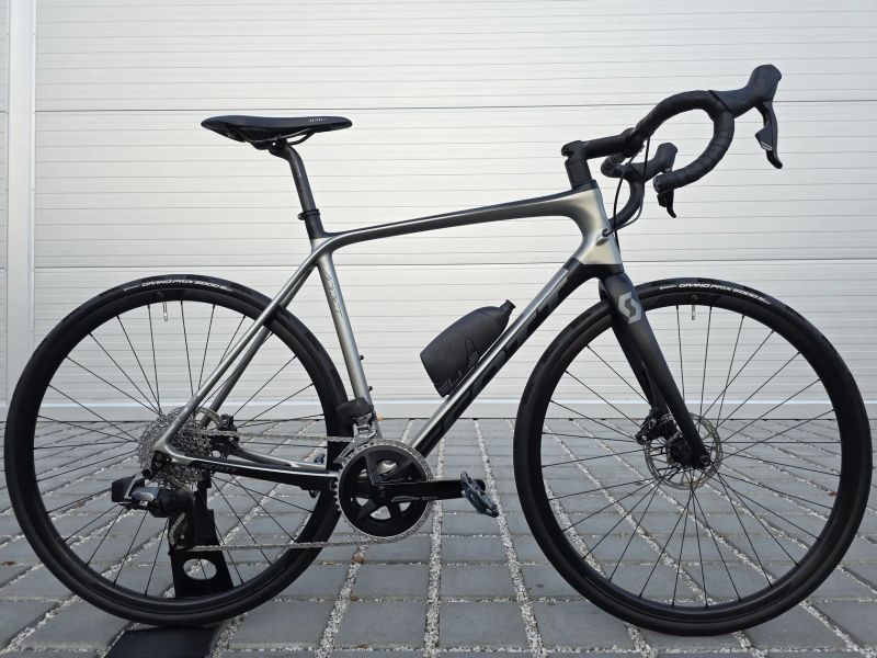 Silniční kolo Scott Addict SE Carbon Rival eTap – velikost 56 (L)