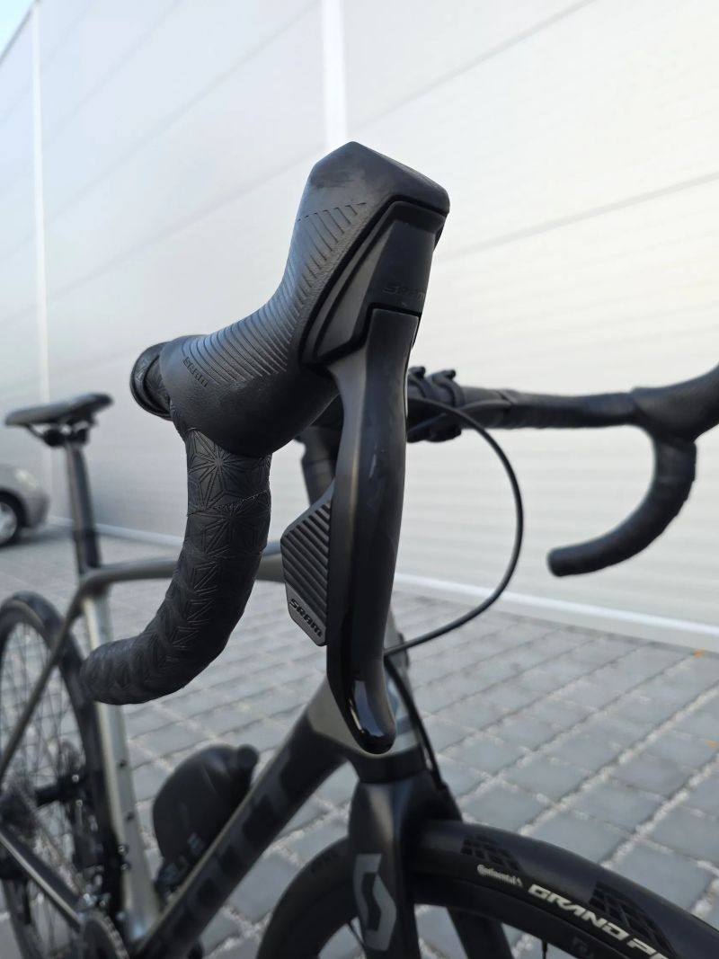 Silniční kolo Scott Addict SE Carbon Rival eTap – velikost 56 (L)