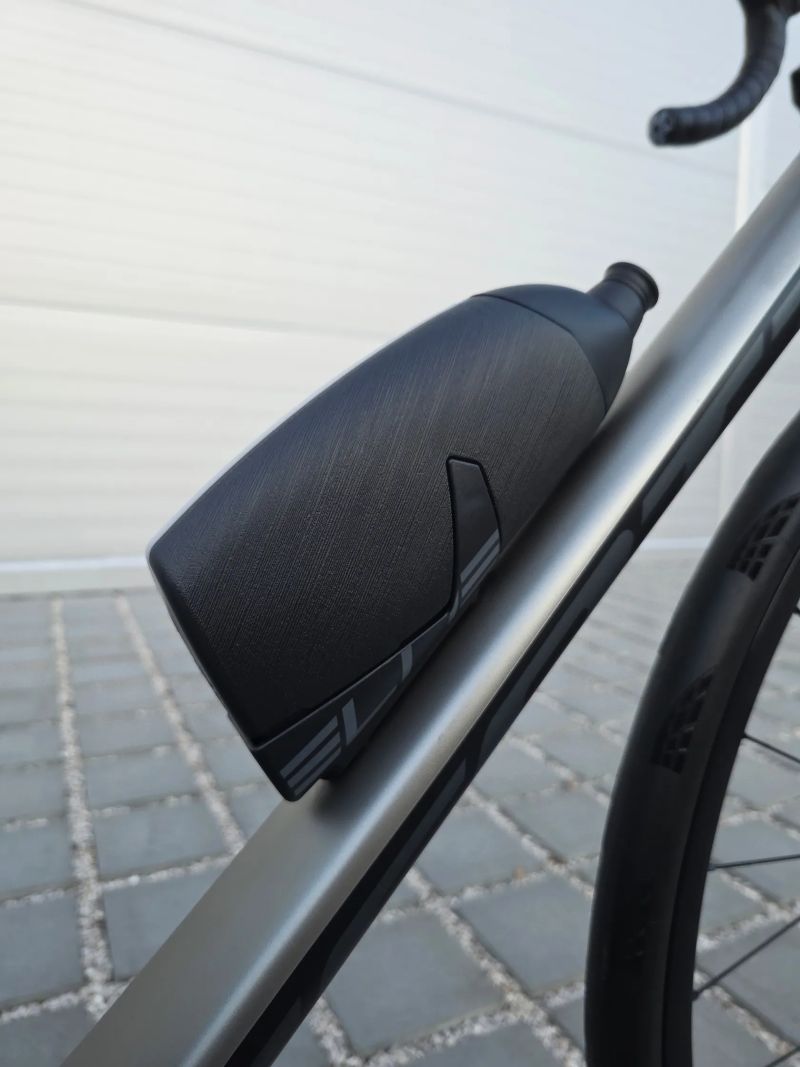 Silniční kolo Scott Addict SE Carbon Rival eTap – velikost 56 (L)