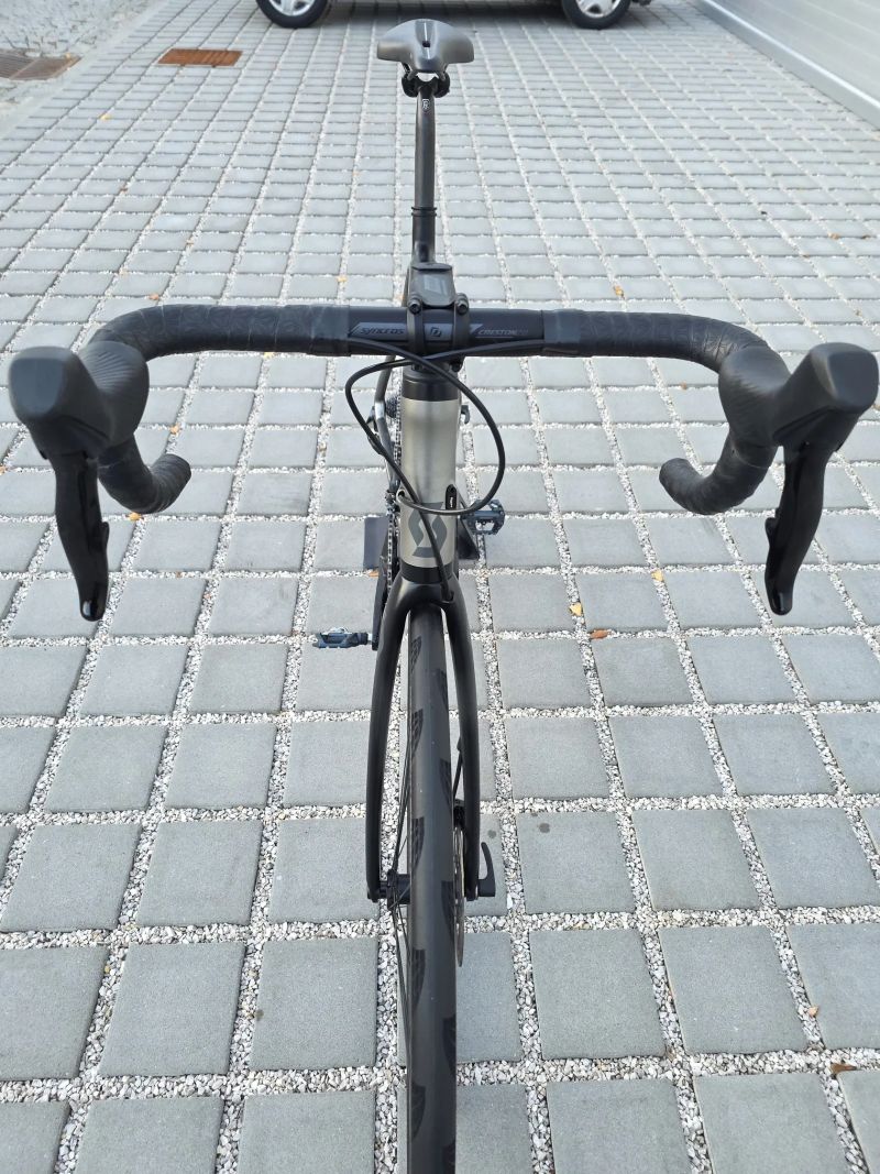 Silniční kolo Scott Addict SE Carbon Rival eTap – velikost 56 (L)