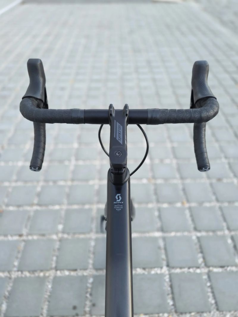 Silniční kolo Scott Addict SE Carbon Rival eTap – velikost 56 (L)