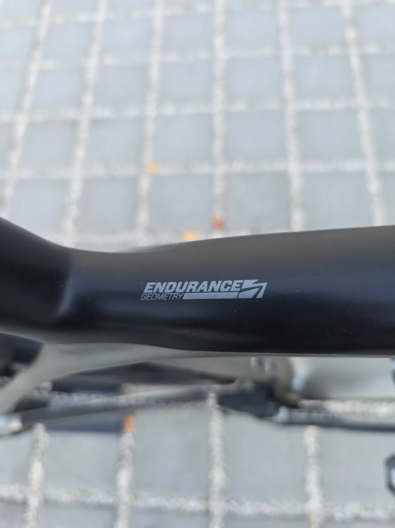 Silniční kolo Scott Addict SE Carbon Rival eTap – velikost 56 (L)