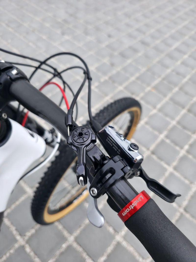 Horské kolo Cannondale Trigger Carbon 2 Hi-Mod Lefty 29″ velikost L