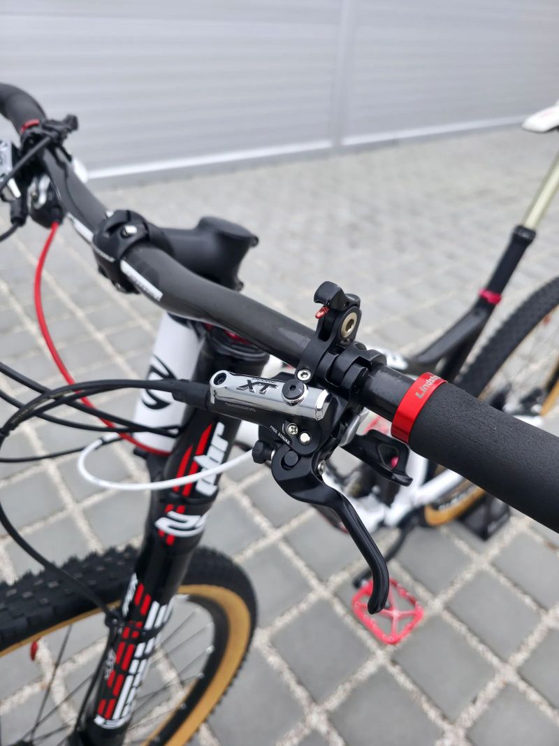 Horské kolo Cannondale Trigger Carbon 2 Hi-Mod Lefty 29″ velikost L