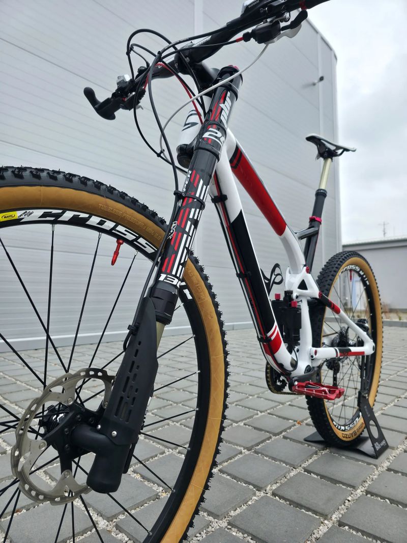 Horské kolo Cannondale Trigger Carbon 2 Hi-Mod Lefty 29″ velikost L