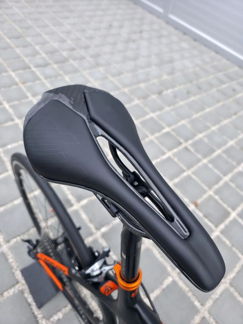 Silniční kolo KTM Revelator Carbon 2018 – velikost 55cm (M)
