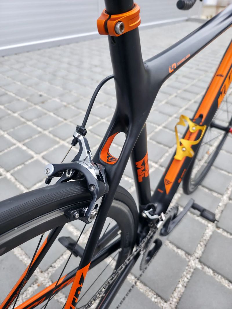 Silniční kolo KTM Revelator Carbon 2018 – velikost 55cm (M)