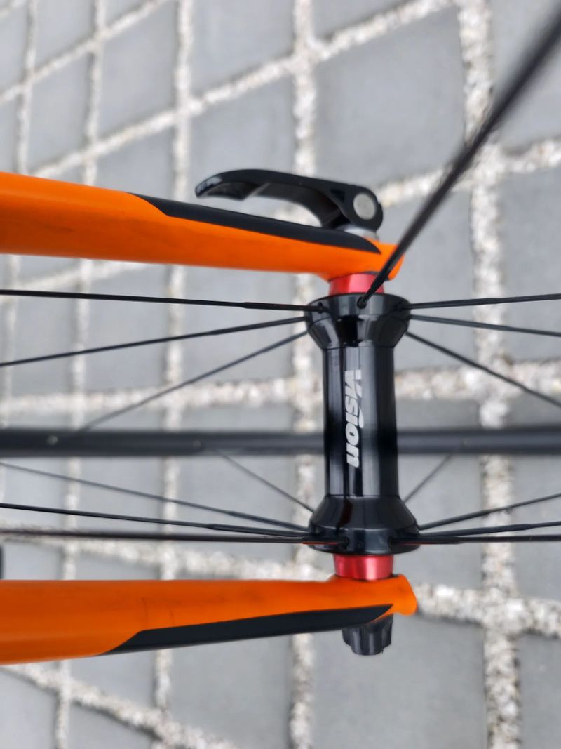 Silniční kolo KTM Revelator Carbon 2018 – velikost 55cm (M)