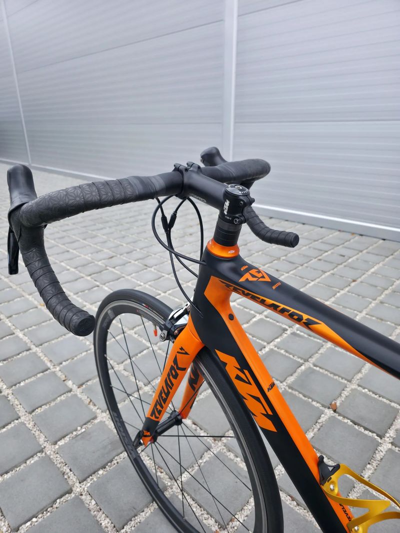 Silniční kolo KTM Revelator Carbon 2018 – velikost 55cm (M)