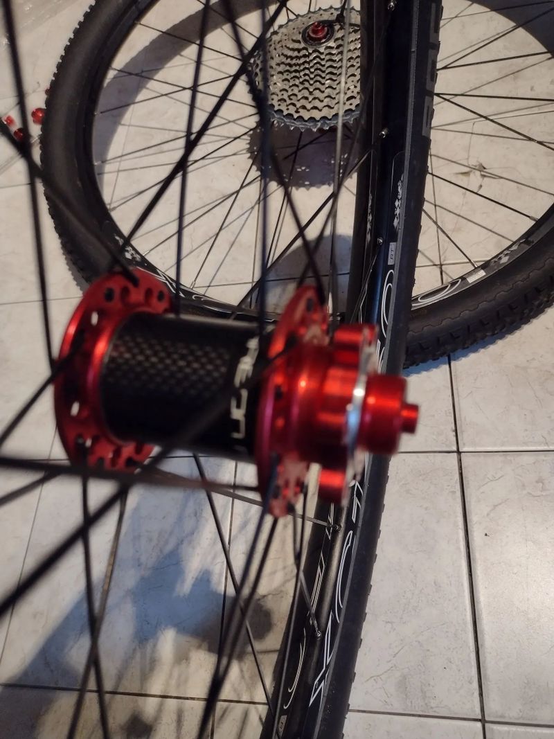 Závodní XC zapletená kola 27,5"