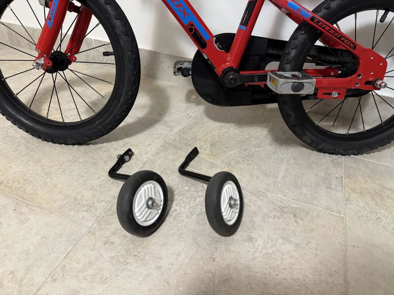 Leader Fox Snake 16”