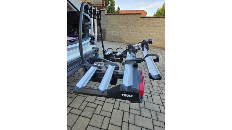 Nosič kol na tažné zařízení Thule Velospace XT 939 + adapter pro čtvrté kolo