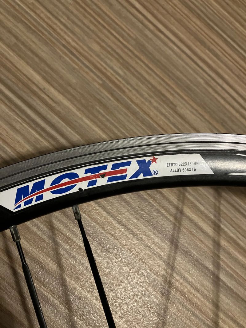 Zapletené silniční přední kolo Motex Xram racing