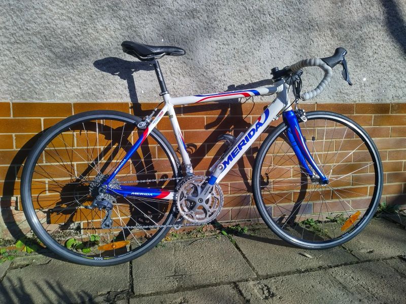 Silniční kolo Merida