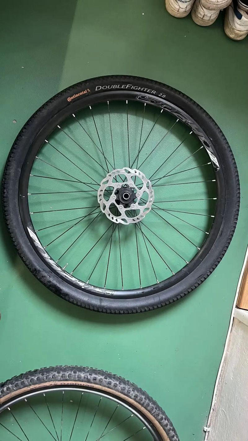 Zapletáná kola 27,5 JALCO SR240 6505D 32 děr