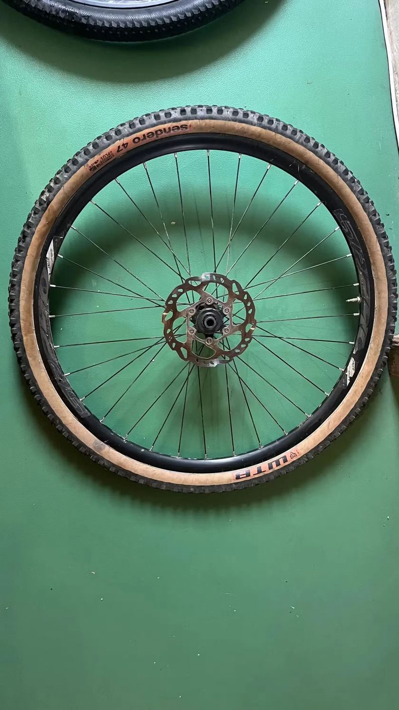 Zapletáná kola 27,5 JALCO SR240 6505D 32 děr