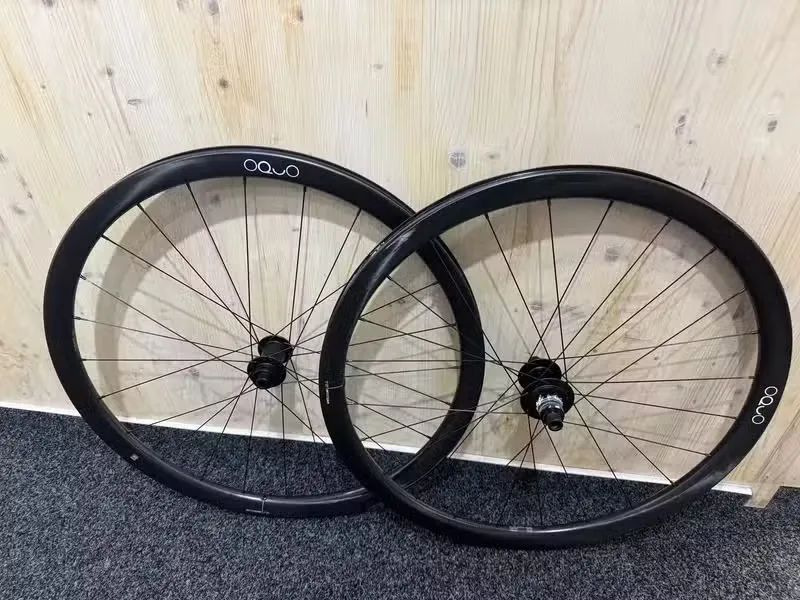 Zapletená kola Orbea Oquo Road Performance